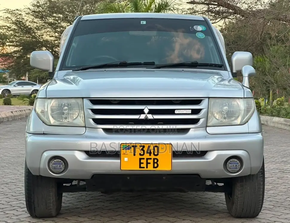 Mitsubishi Pajero 2002 Silver