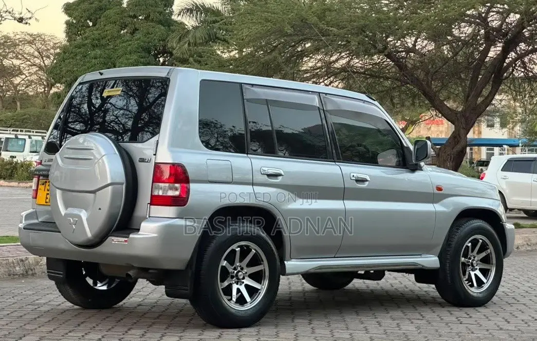 Mitsubishi Pajero 2002 Silver