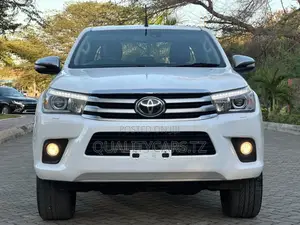 Toyota Hilux Revo Double Cab Deisel 2.4 AWD 2017 White