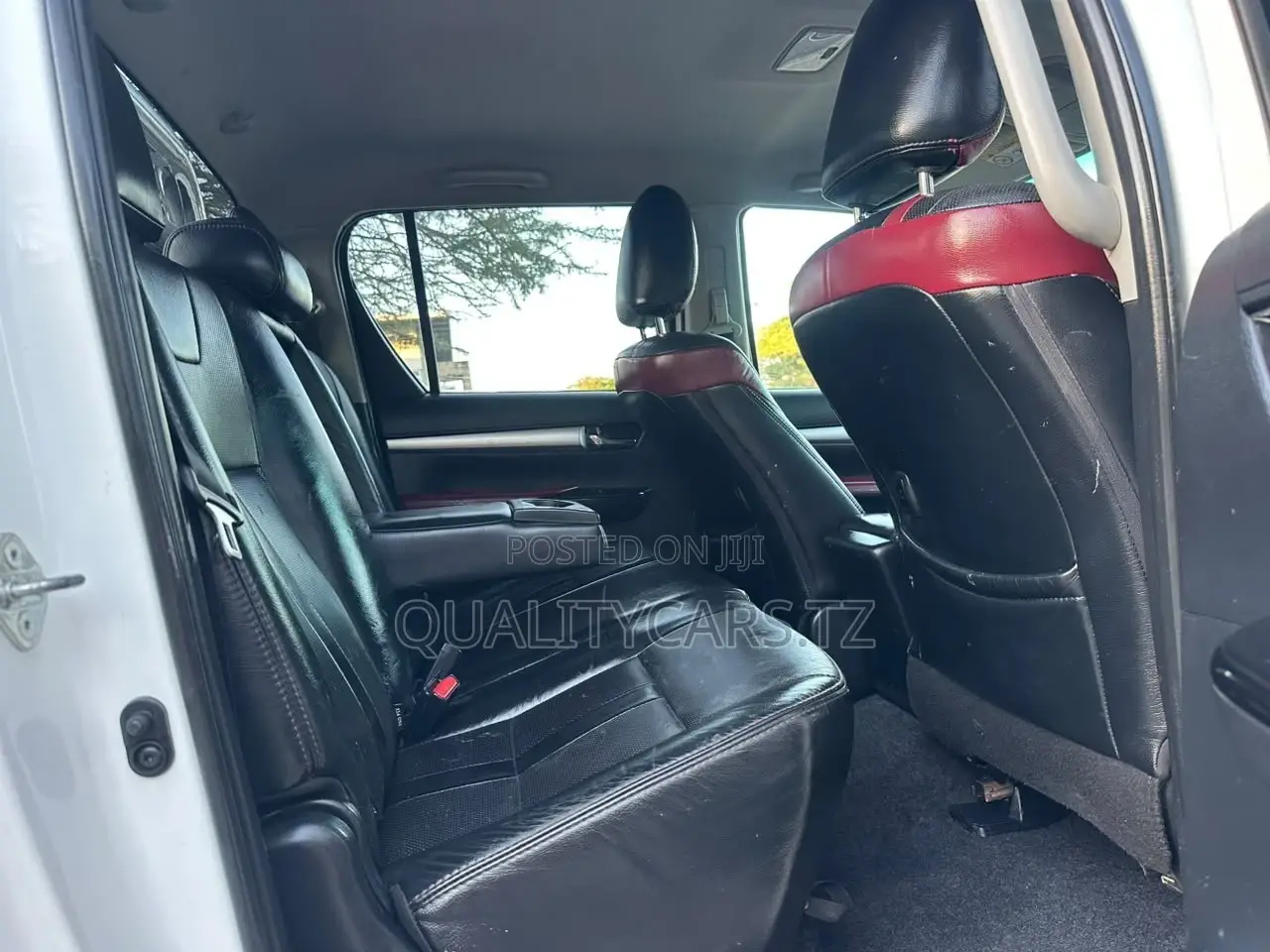 Toyota Hilux Revo Double Cab Deisel 2.4 AWD 2017 White