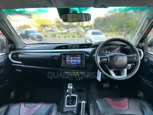 Toyota Hilux Revo Double Cab Deisel 2.4 AWD 2017 White