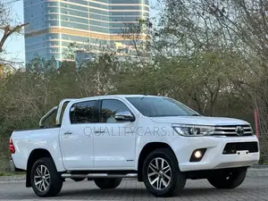Toyota Hilux Revo Double Cab Deisel 2.4 AWD 2017 White