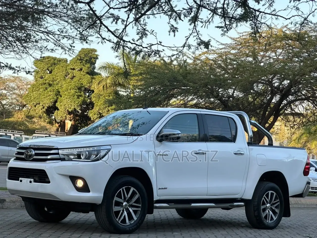 Toyota Hilux Revo Double Cab Deisel 2.4 AWD 2017 White