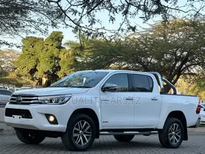 Toyota Hilux Revo Double Cab Deisel 2.4 AWD 2017 White