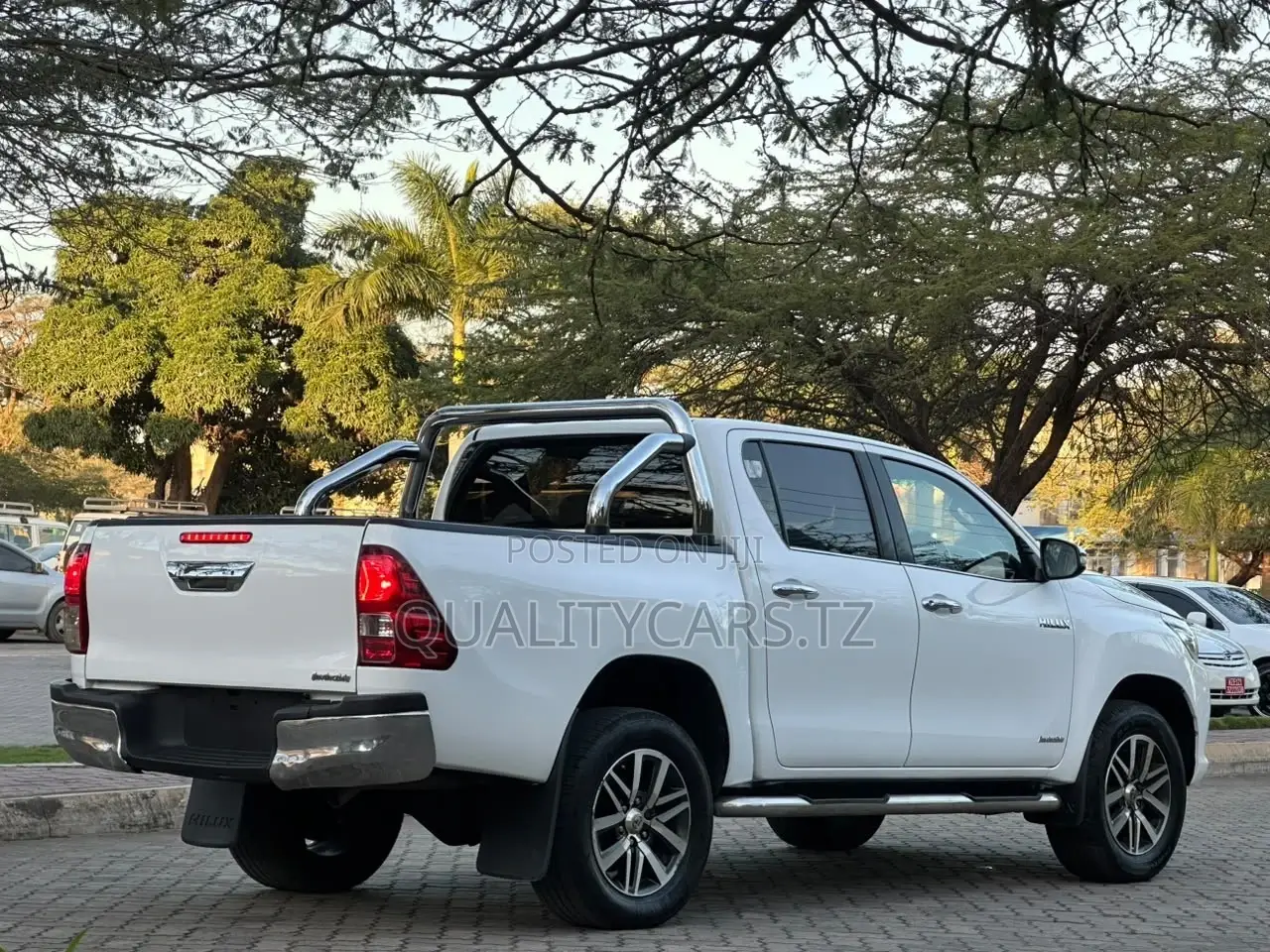 Toyota Hilux Revo Double Cab Deisel 2.4 AWD 2017 White