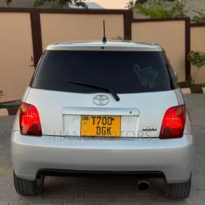 Toyota IST 2004 Silver