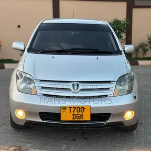 Toyota IST 2004 Silver
