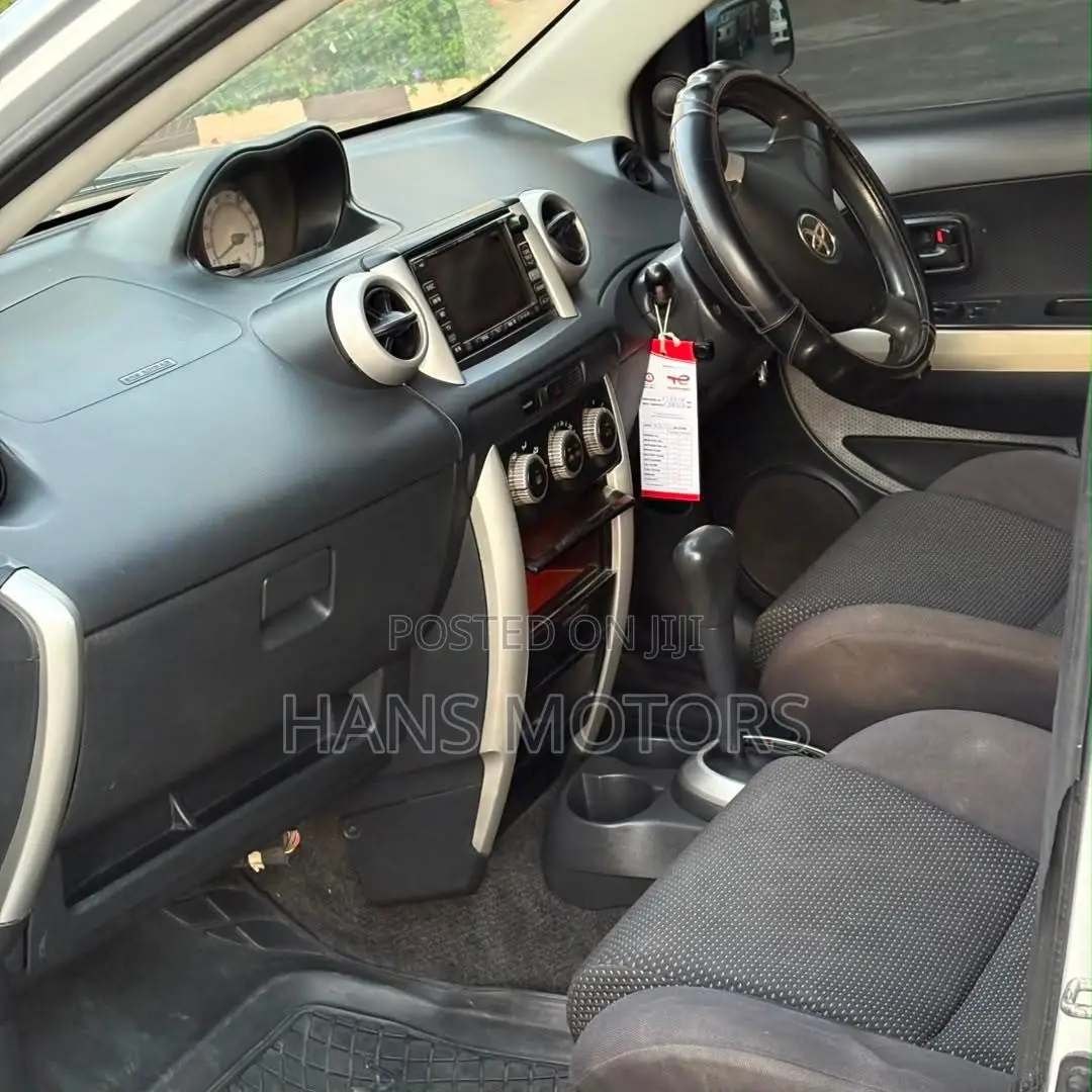 Toyota IST 2004 Silver