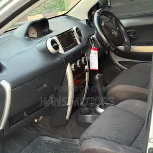 Toyota IST 2004 Silver