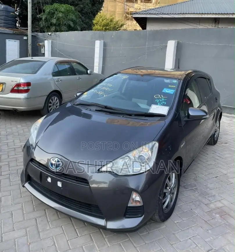 Toyota Aqua 2013 Gray