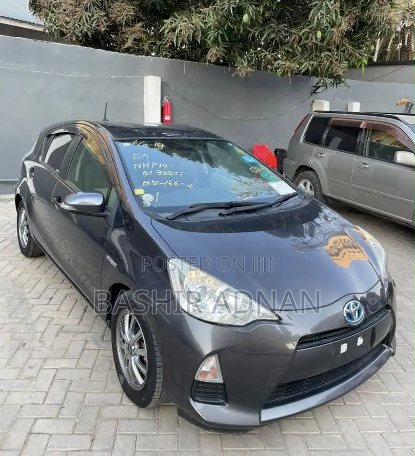 Toyota Aqua 2013 Gray