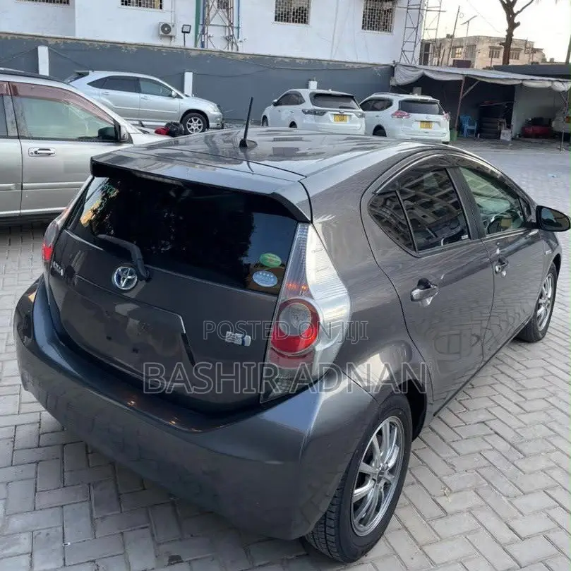 Toyota Aqua 2013 Gray