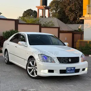 Toyota Crown 2006 White