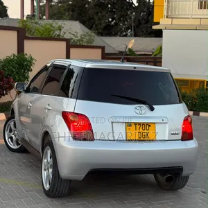 Toyota IST 2004 Silver
