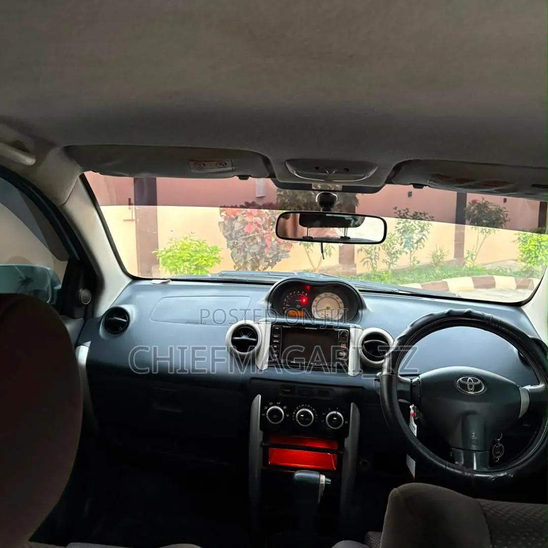 Toyota IST 2004 Silver