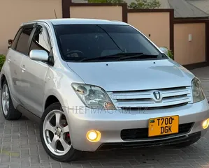 Toyota IST 2004 Silver