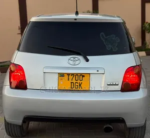 Toyota IST 2004 Silver
