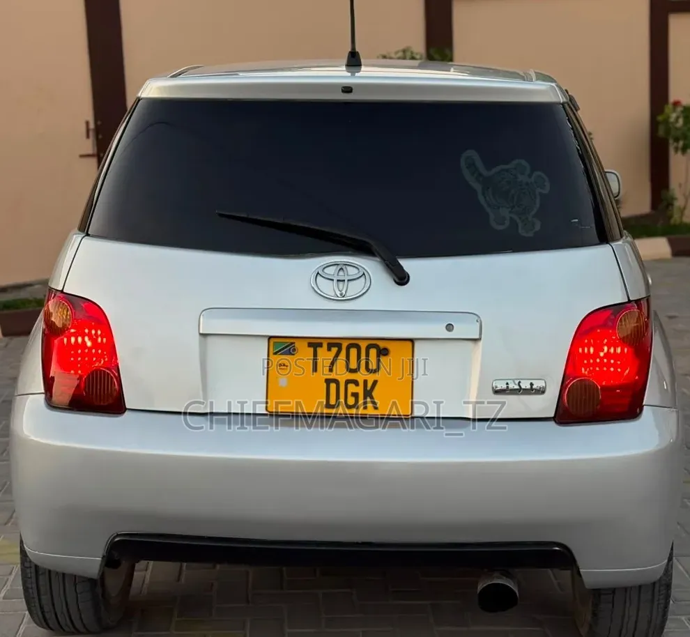 Toyota IST 2004 Silver