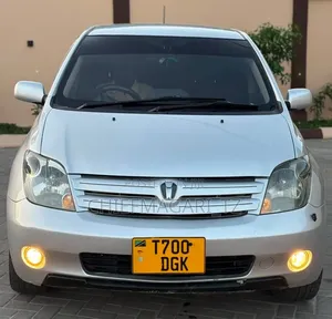 Toyota IST 2004 Silver
