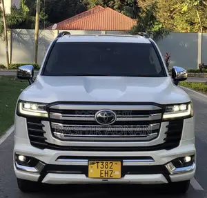 Toyota Land Cruiser LC300 2023 White