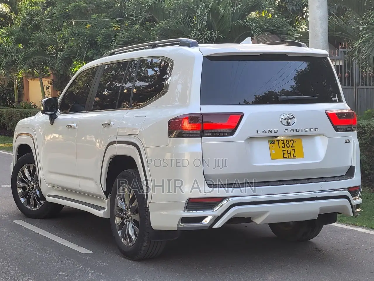 Toyota Land Cruiser LC300 2023 White