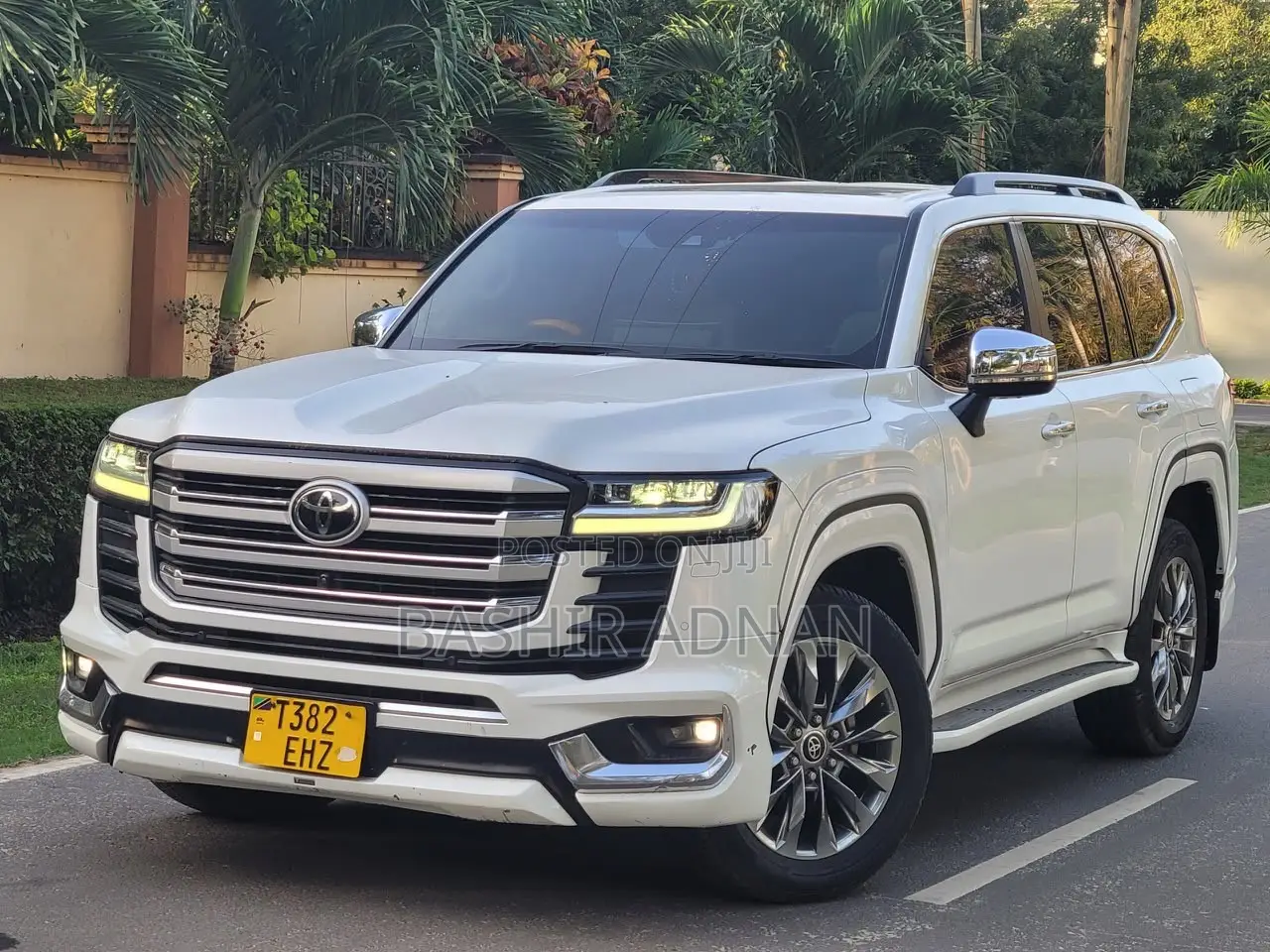 Toyota Land Cruiser LC300 2023 White