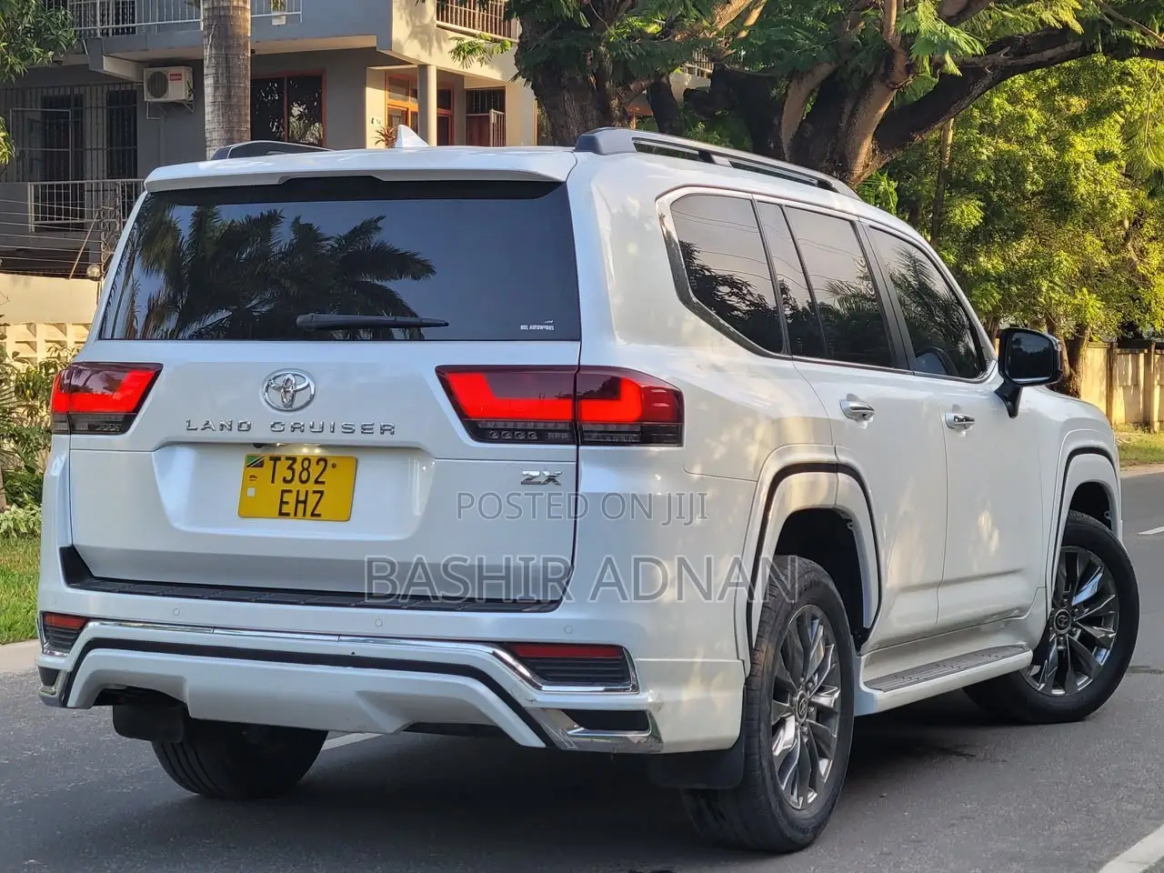 Toyota Land Cruiser LC300 2023 White
