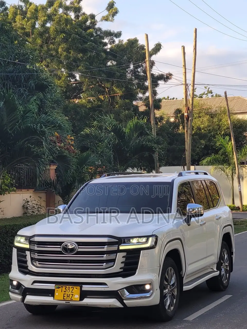 Toyota Land Cruiser LC300 2023 White