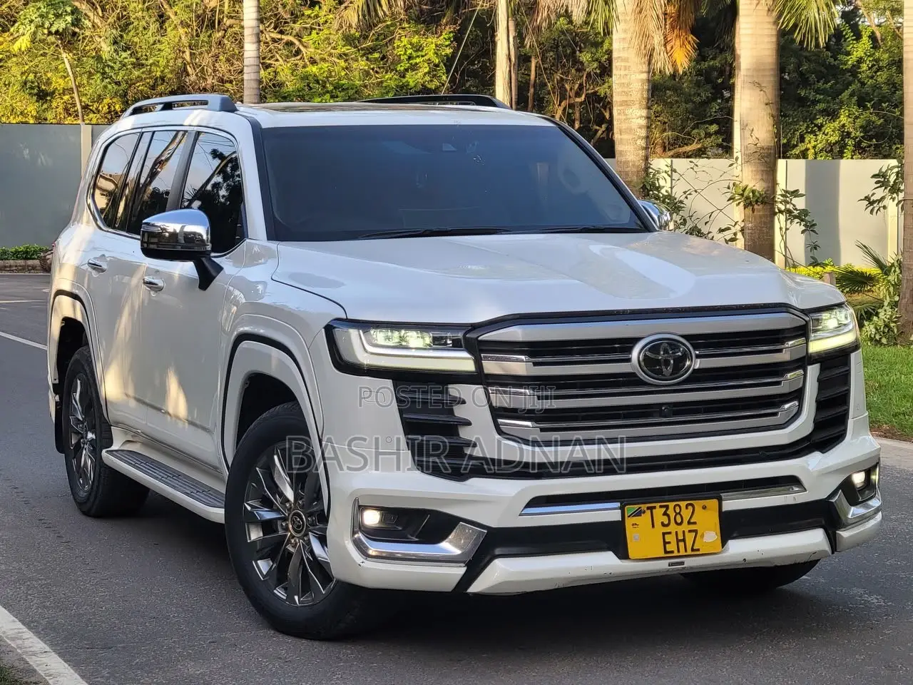 Toyota Land Cruiser LC300 2023 White