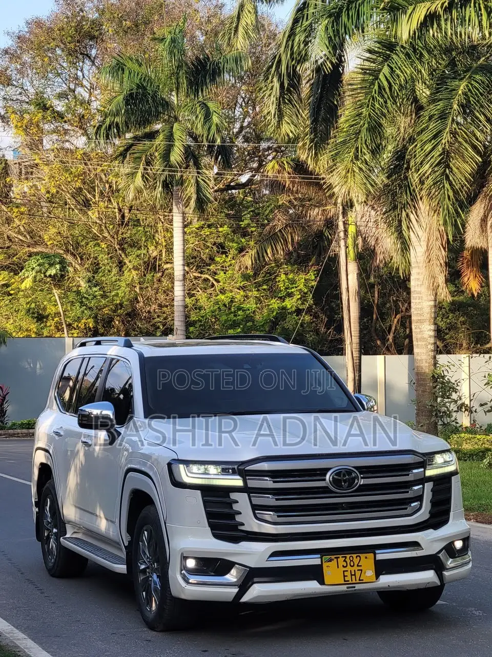 Toyota Land Cruiser LC300 2023 White