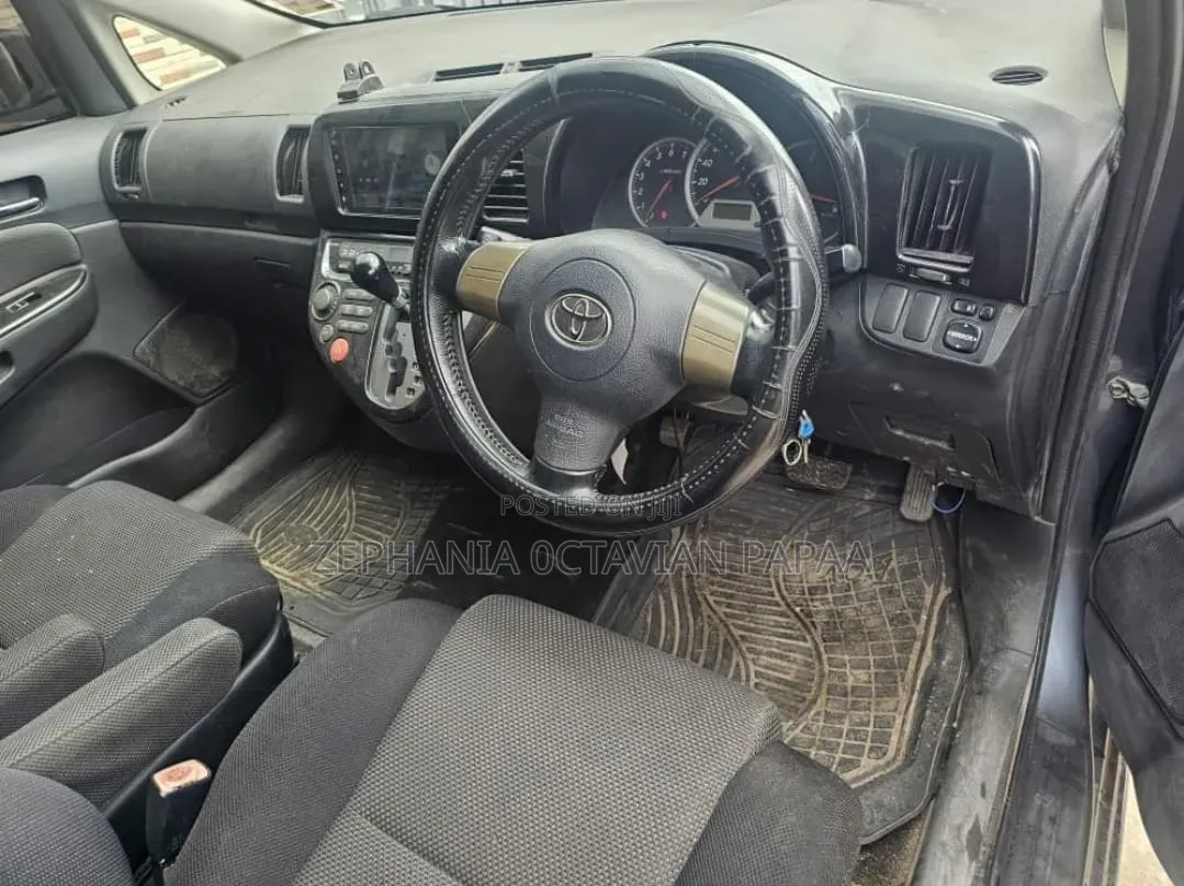 Toyota Wish 2005 Gray