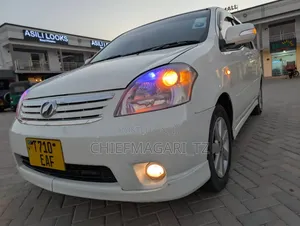 Toyota Raum 2007 White