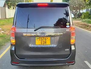 Toyota Noah 2008 Gray