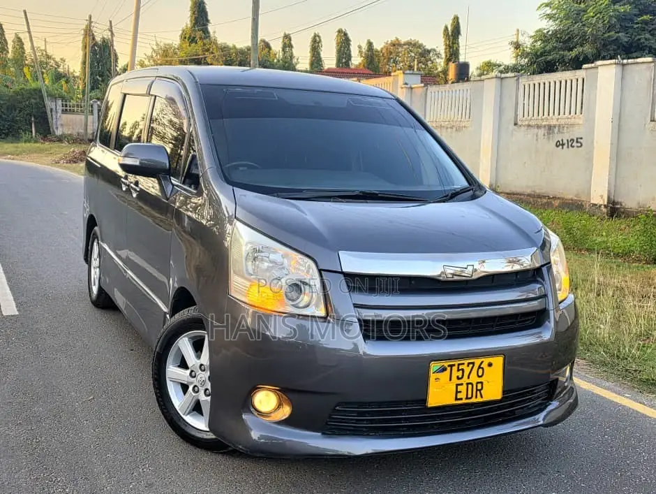 Toyota Noah 2008 Gray