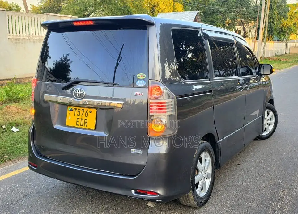 Toyota Noah 2008 Gray