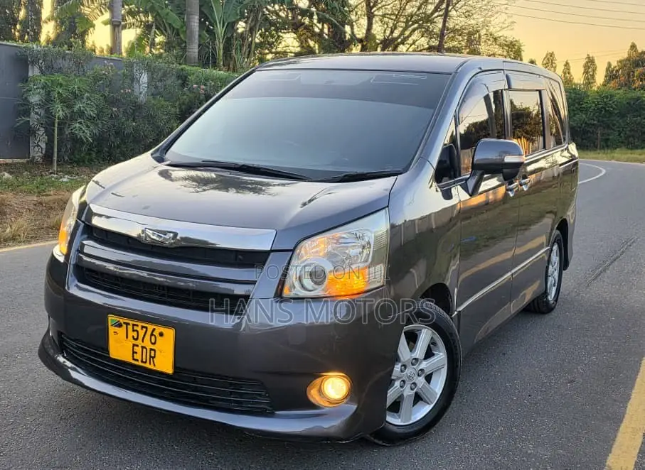 Toyota Noah 2008 Gray
