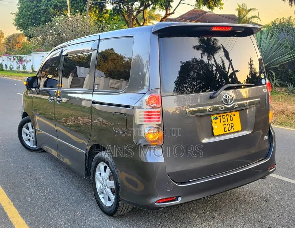 Toyota Noah 2008 Gray