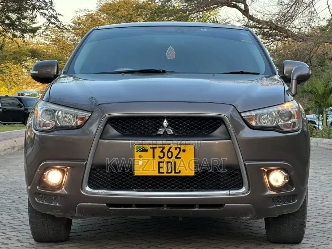 Mitsubishi RVR 2010 Brown