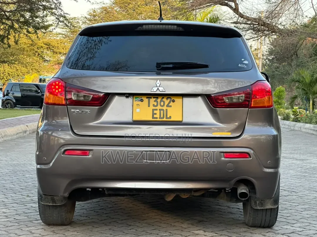 Mitsubishi RVR 2010 Brown