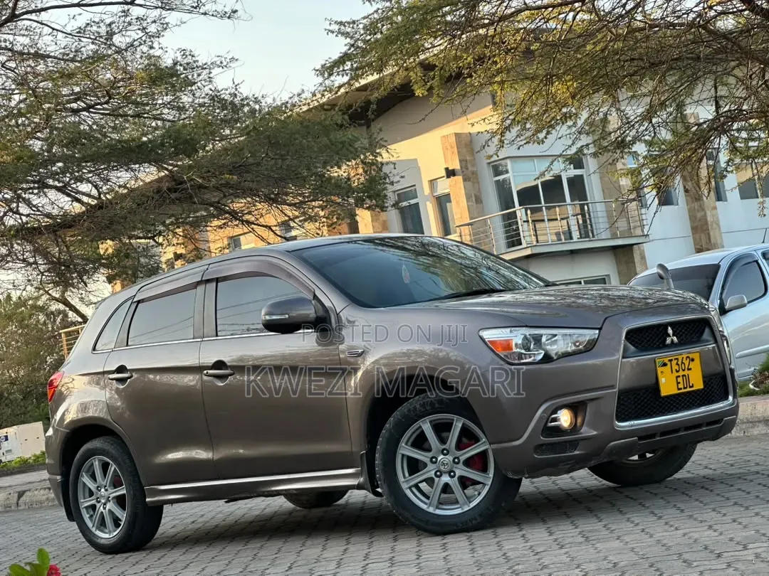 Mitsubishi RVR 2010 Brown