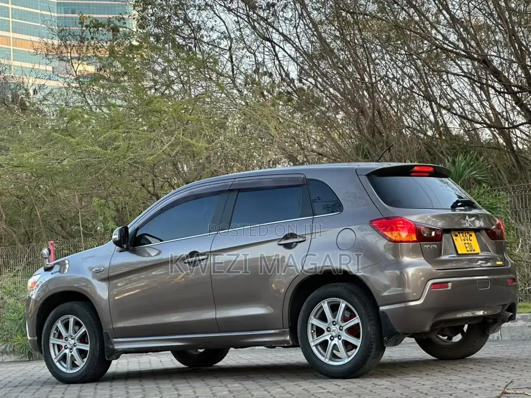 Mitsubishi RVR 2010 Brown