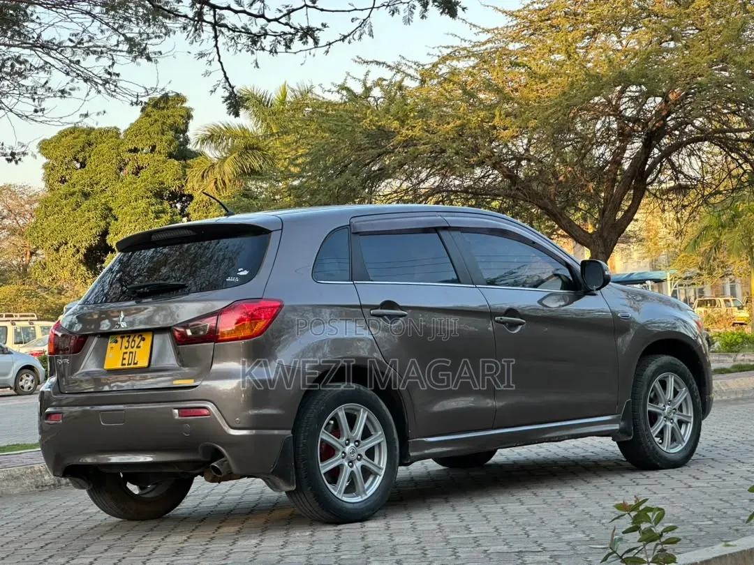 Mitsubishi RVR 2010 Brown