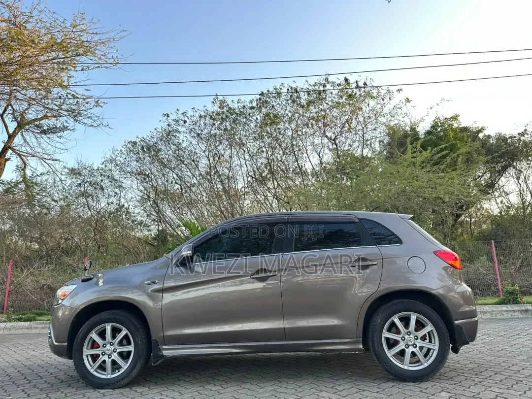 Mitsubishi RVR 2010 Brown