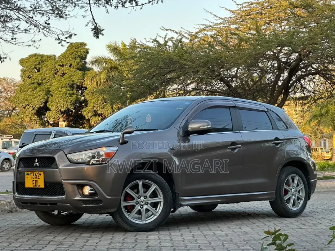 Mitsubishi RVR 2010 Brown