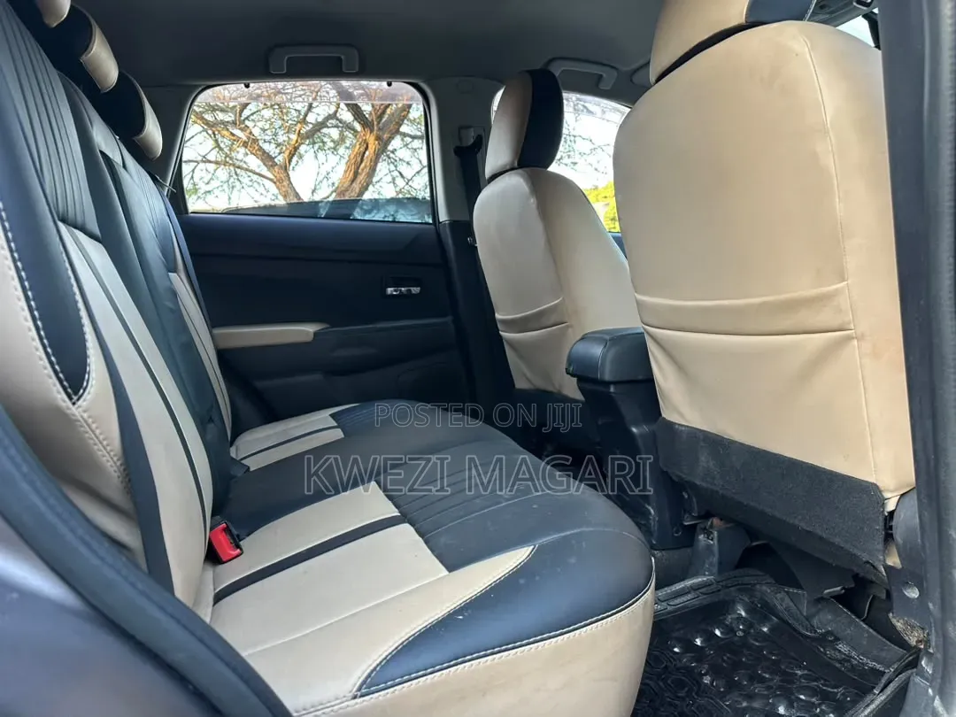 Mitsubishi RVR 2010 Brown