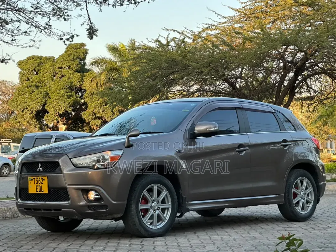 Mitsubishi RVR 2010 Brown