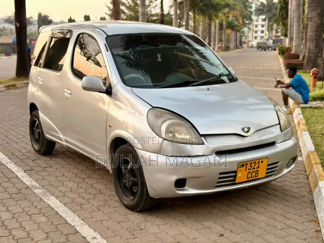 Toyota Fun Cargo 2002 Silver