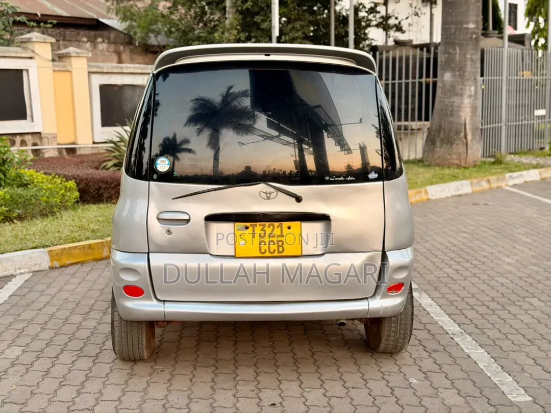 Toyota Fun Cargo 2002 Silver