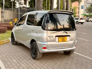 Toyota Fun Cargo 2002 Silver
