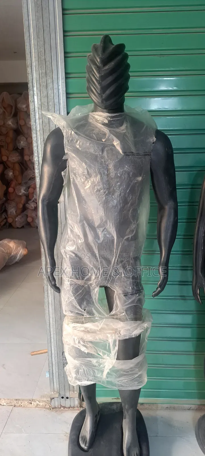 Madoli Ya Kutangazia Nguo Dukani